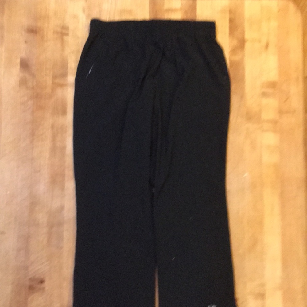 capris with zippered pockets.